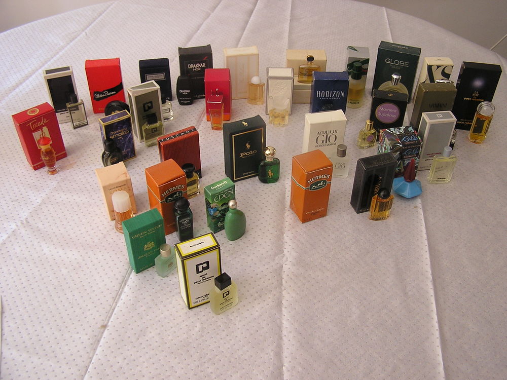miniatures de parfums pleines avec boite ou �crin en neuf 45 Montlh�ry (91)