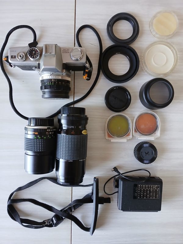 Minolta SRT-101 - 3 objectifs f75-210 f135 f55 - accessoires 140 Bagnols-sur-C�ze (30)