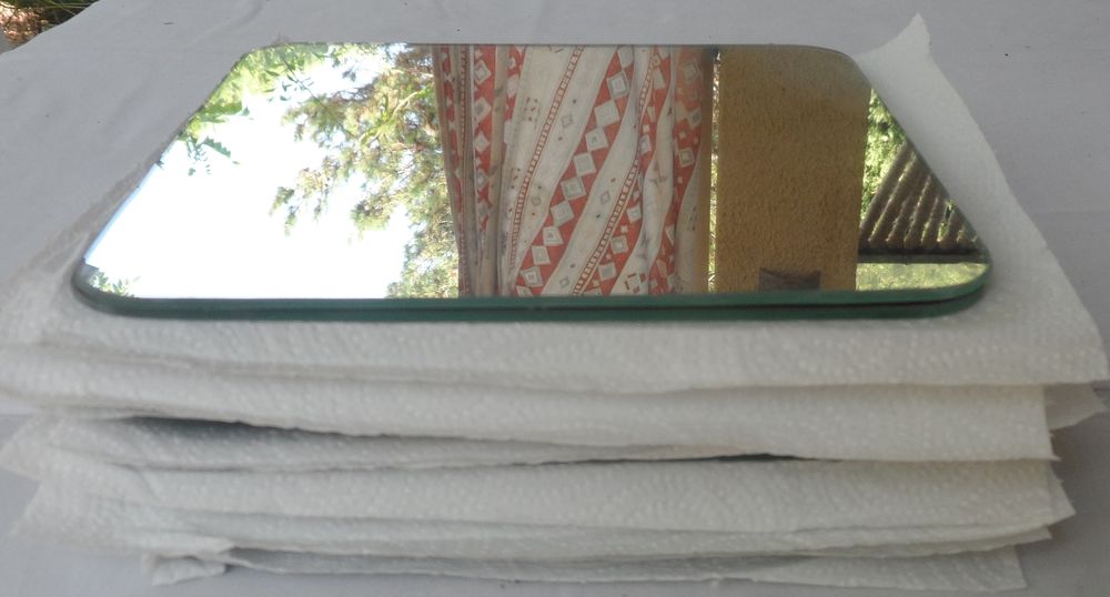 19 Miroir carr� 20 X 20 de 2 mm � coller avec du double face 30 Castries (34)