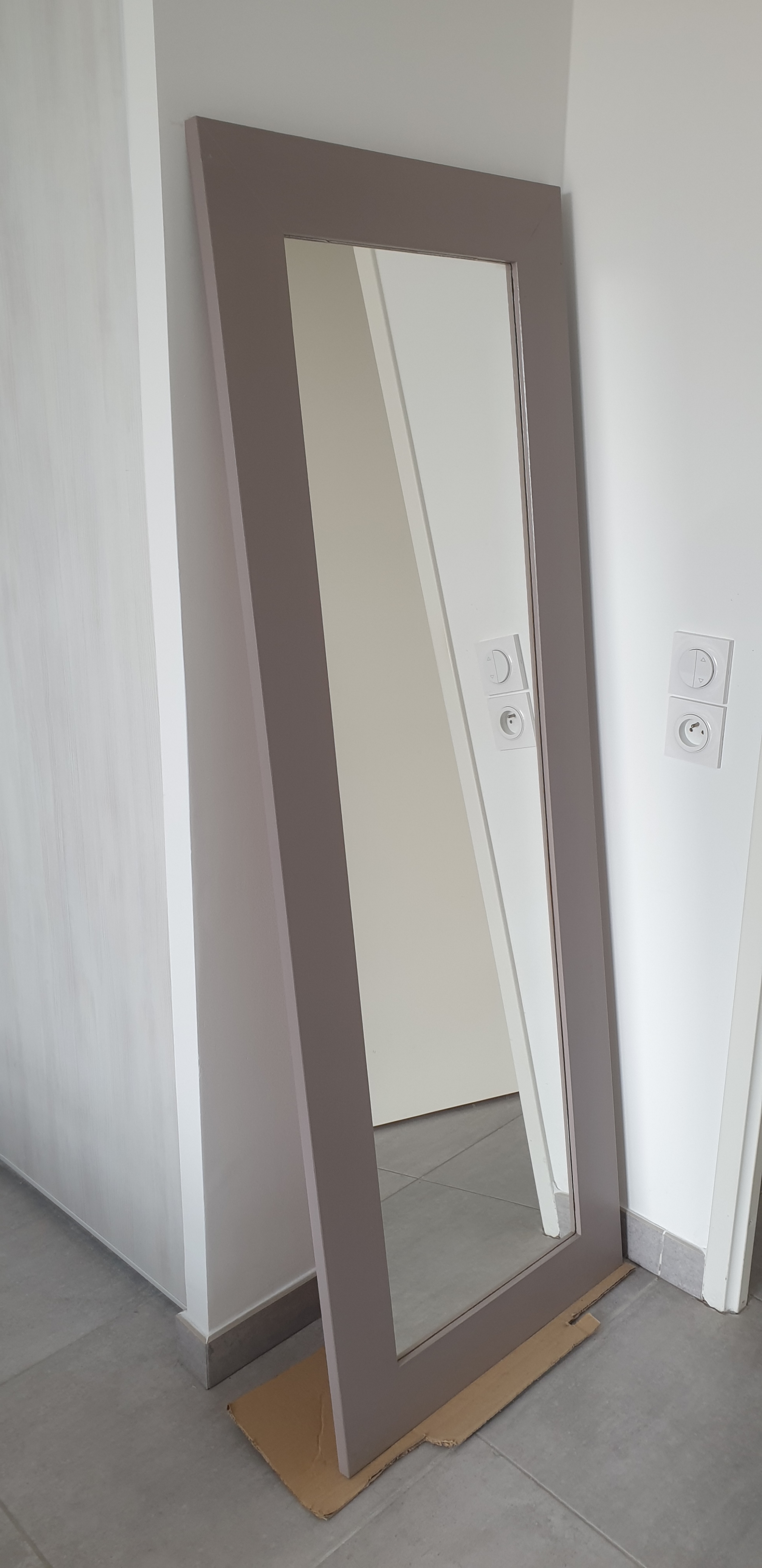 MIROIR - CONTOUR EN BOIS PEINT 25 Marseille 9 (13)