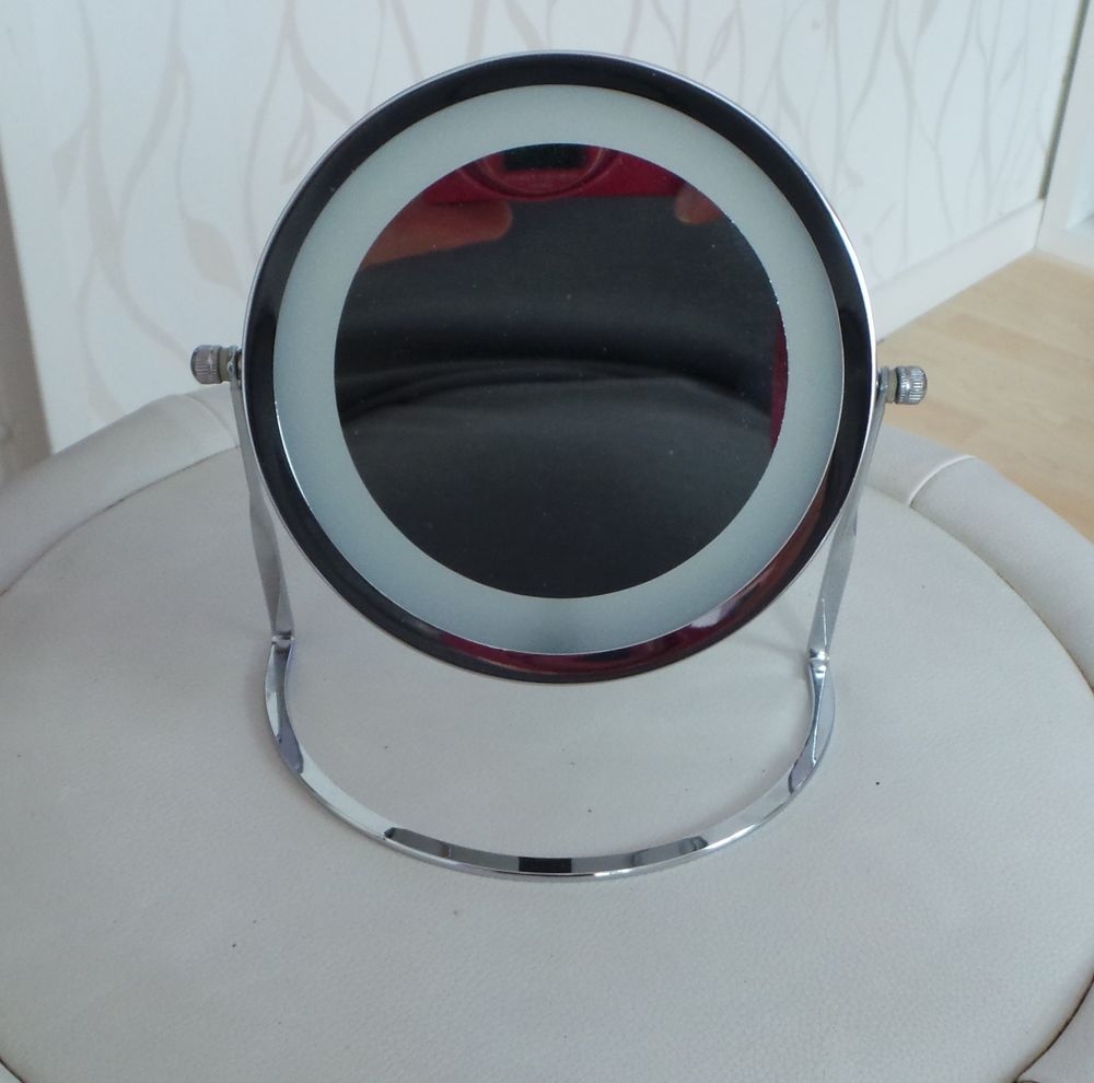 MIROIR  Lumineux GROSSISSANT 10 Montigny-l�s-Cormeilles (95)