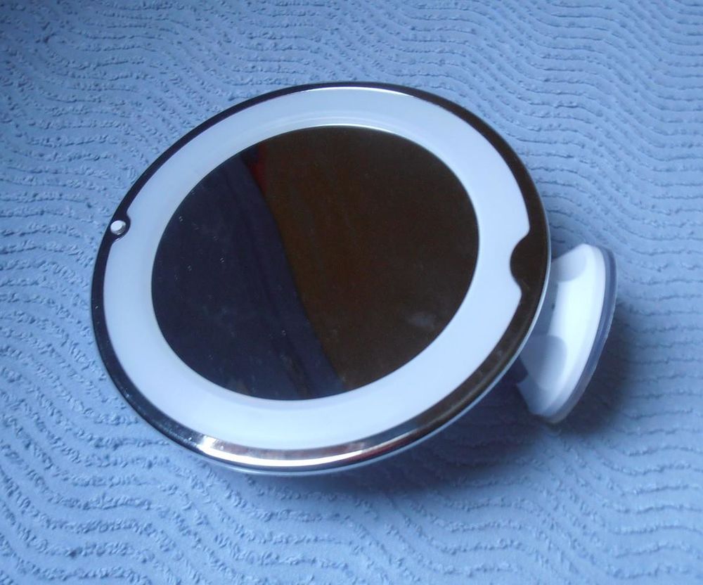 Miroir de maquillage grossissant x5 avec �clairage LED NEUF
9 Aubin (12)