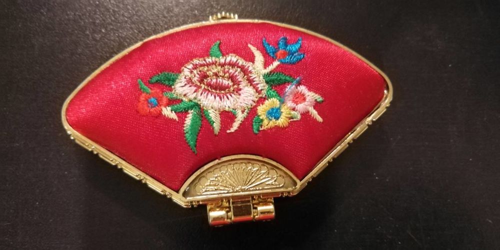 Miroir de maquillage pliable vintage 1 Lyon 8 (69)