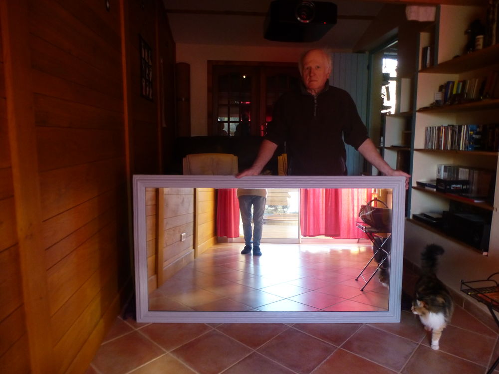 MIROIR EN M�TAL DORE
100 Forcalquier (04)