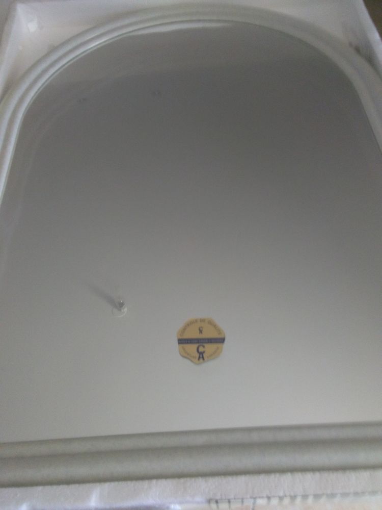 Miroir neuf plus porte-serviettes dans leur emballage. 50 Servian (34)