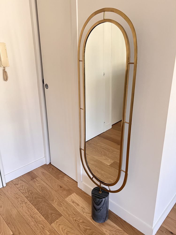 Miroir ovale dor� et pied en marbre 250 Paris 16 (75)