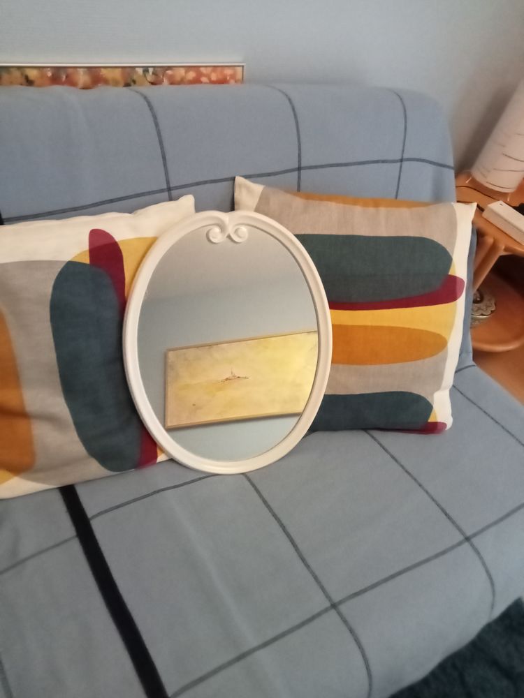 Miroir ovale entourage de qualit� 
Couleur blanche 40 Saint-Andr�-lez-Lille (59)