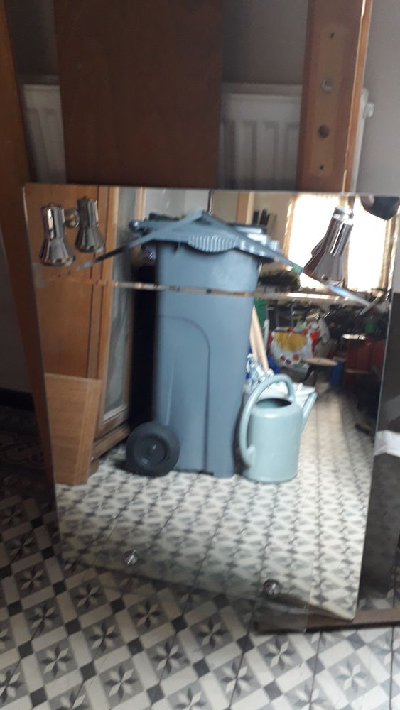 Miroir de salle de bain �clairage 2 spots. 54 Flers-en-Escrebieux (59)