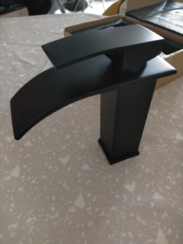 Mitigeur cascade noir mat 45 Ch�teaudun (28)