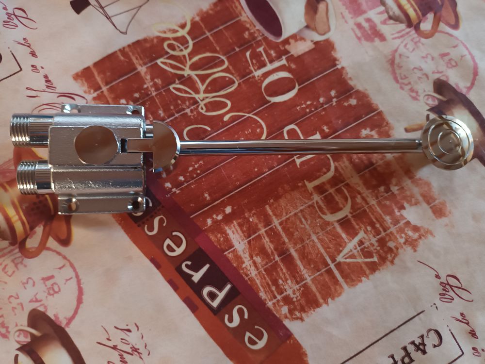 Mitigeur commande � pied Neuf DELABIE 80 Galgon (33)