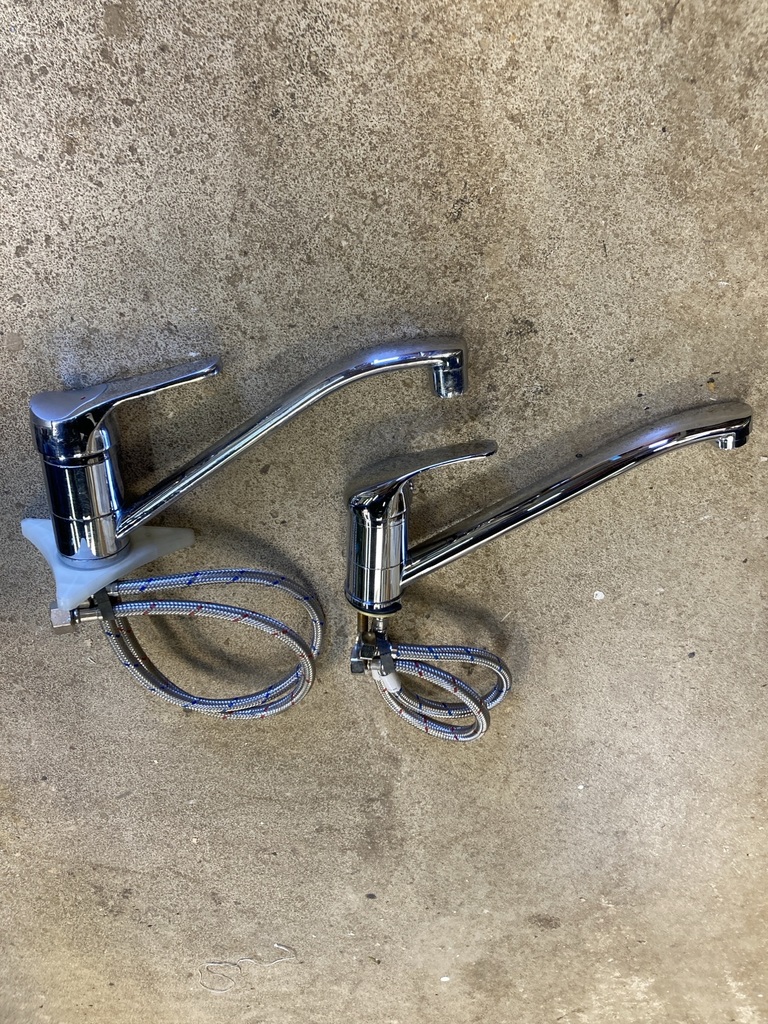 Lot de mitigeurs chrom�s avec flexibles 15 Lanv�oc (29)