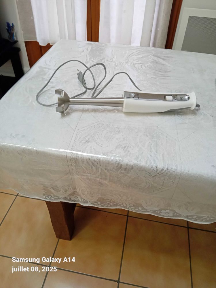 un mixeur neuf �lectrique paiement en main propre 10 Malesherbes (45)