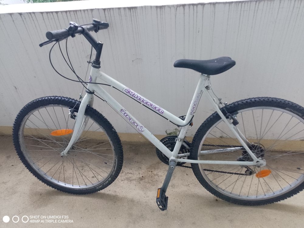 VTT mixte 
pneu et syst�me de freinage neuf 
selle � r�nover 80 Saint-Germain-en-Laye (78)