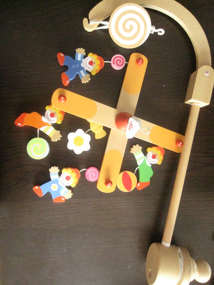 Mobile en bois clowns sevi 30 Saint-Jean-Pla-de-Corts (66)