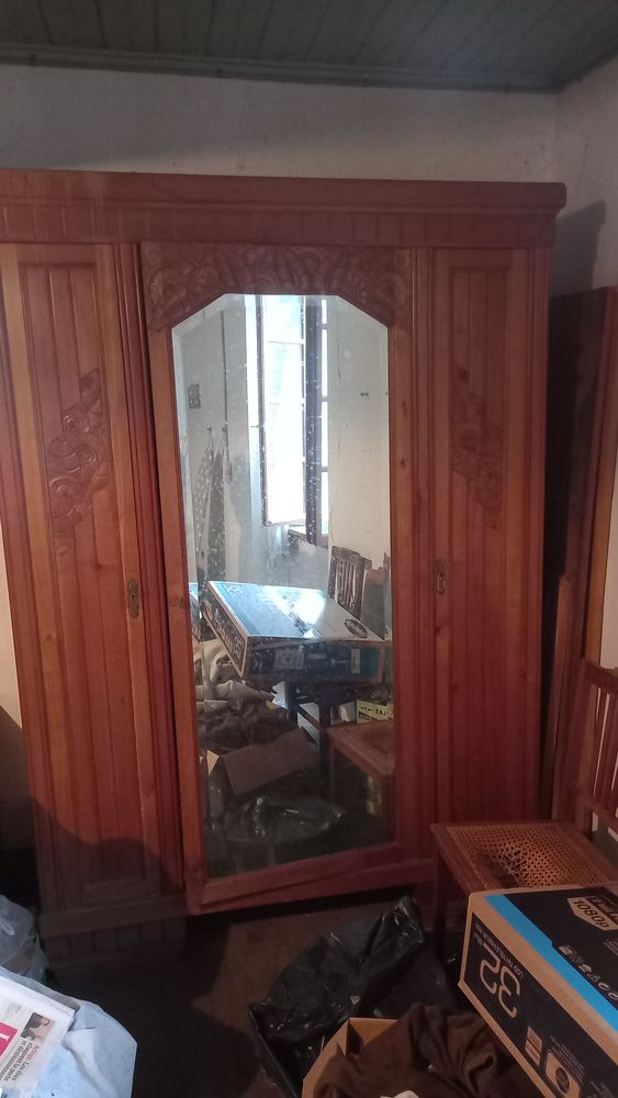 mobilier ancien (armoires et buffets) 400 Brassac (09)