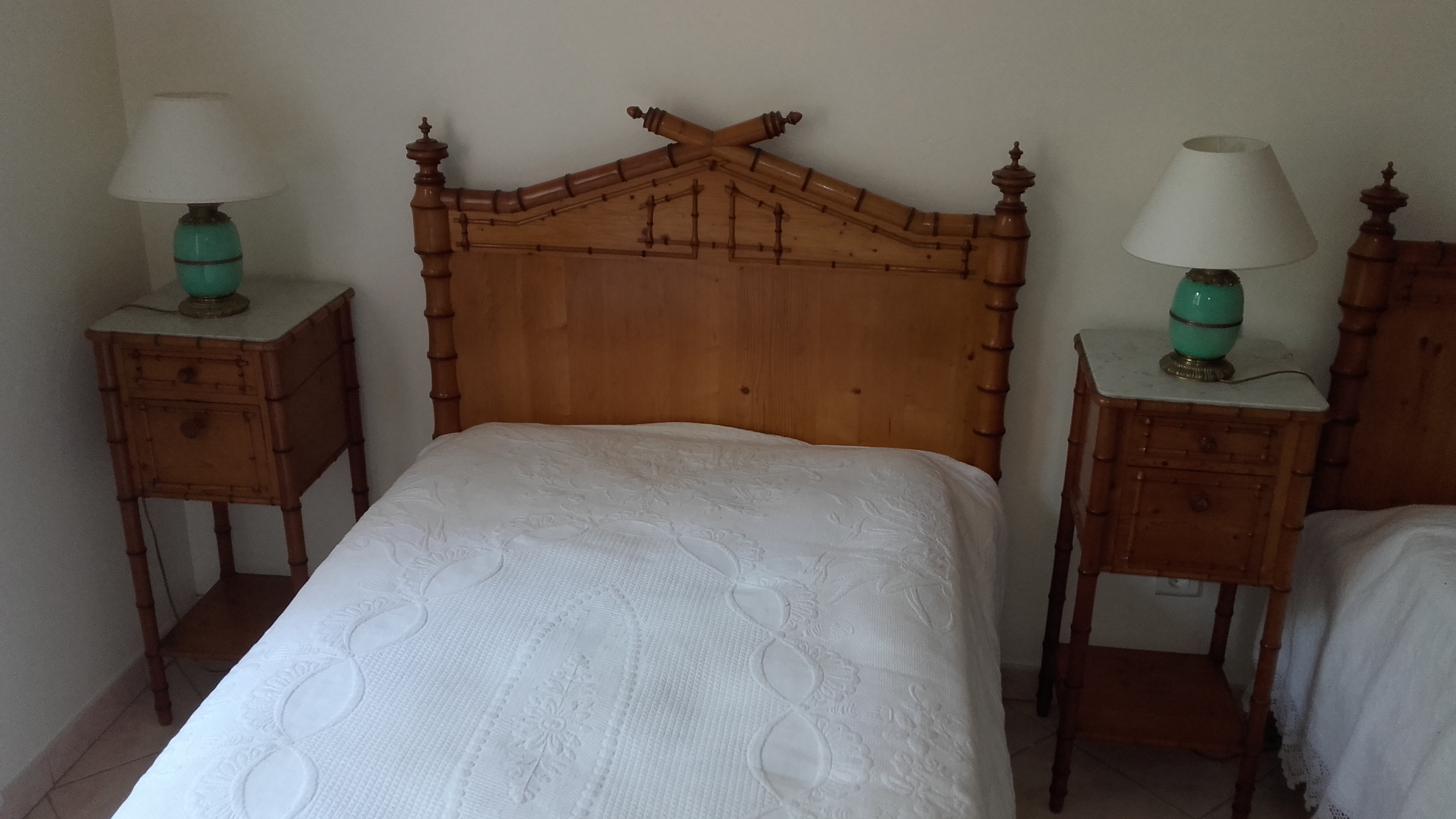 Mobilier de chambre � coucher en bambou et pin. 5000 Saint-Martin-du-Var (06)