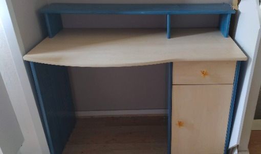 Mobilier chambre jeune enfant : bureau et armoire.
60 Poitiers (86)