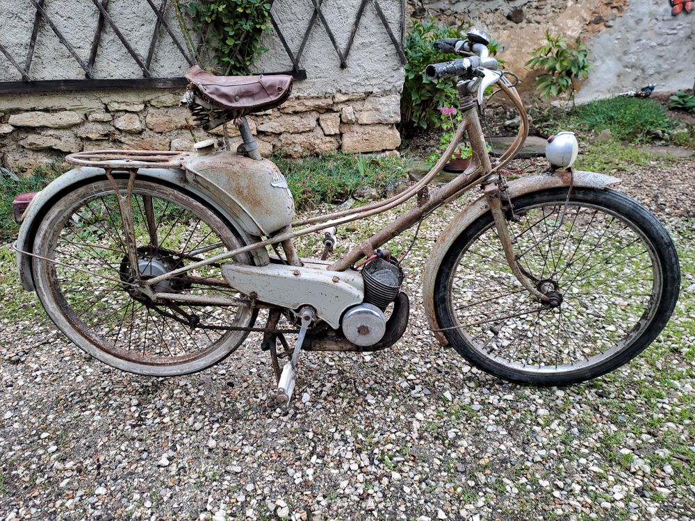 mobylette 600 Montceaux-l�s-Provins (77)