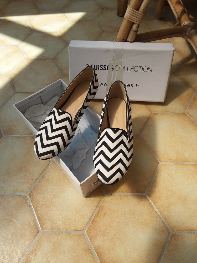 Mocassins noir et blanc taille 39 12 Chevry-en-Sereine (77)