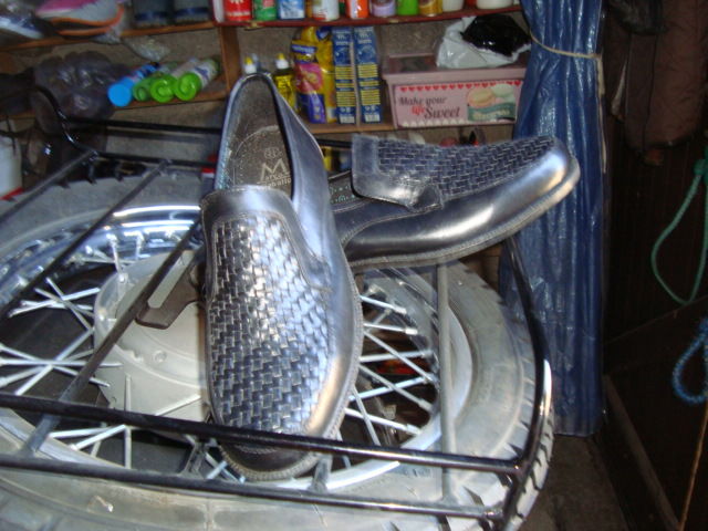 mocassins tress�s cuir neuf souple noir  P 44 8 Virey-le-Grand (71)