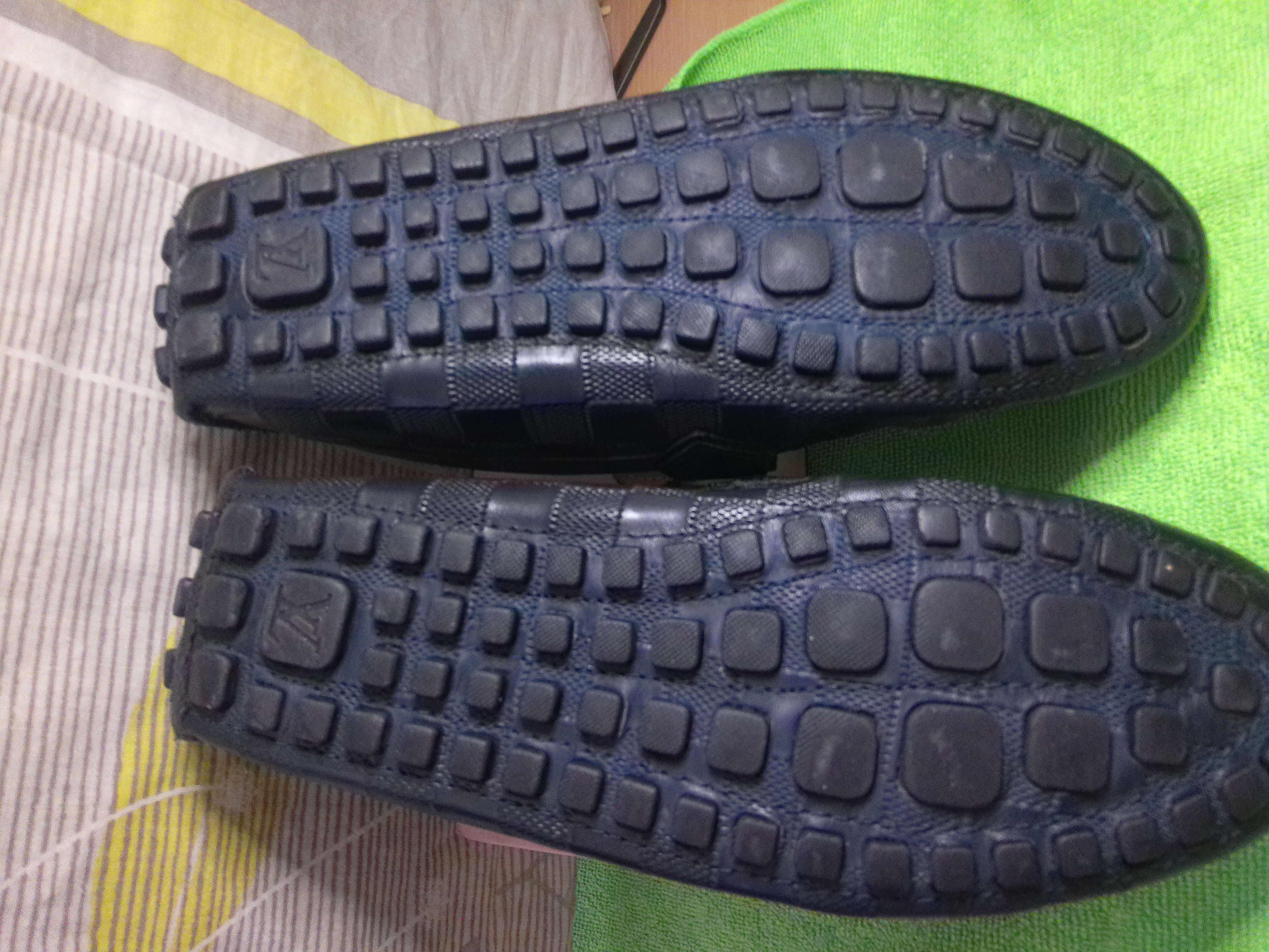 mocassins Vuitton taille 40,en cuir noir vintage. 35 Paris 20 (75)