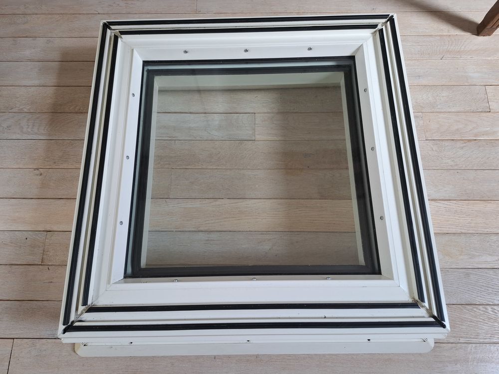 Mod�le 1 -Fen�tre coupole fixe Velux blanche toit plat 60x60 160 La Chapelle-Saint-Luc (10)