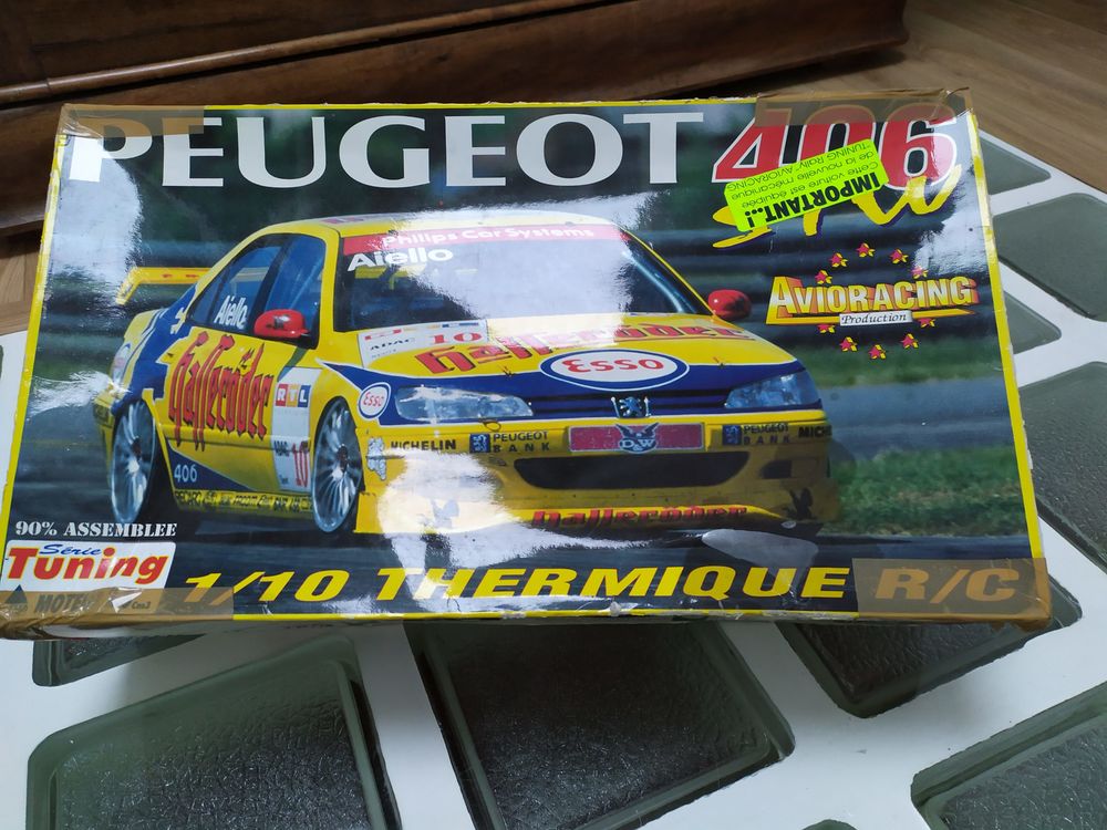 Mod�lisme: voiture thermique. 0 Bordeaux (33)