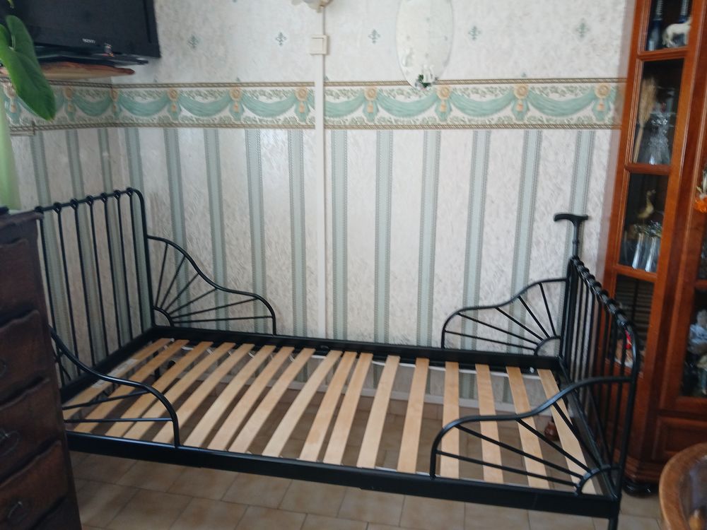 lit modulable en fer forger avec sommier 20 euros a prendre 20 Sallaumines (62)