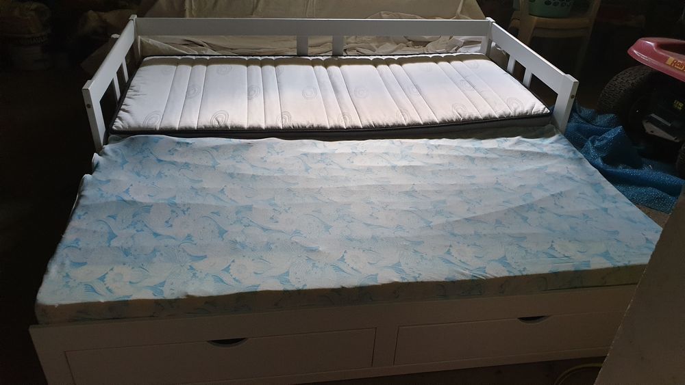 Lit modulable.de 1 place � 2 places 250 Thise (25)