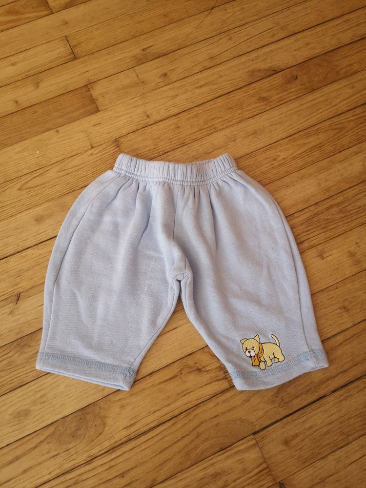 F 13 (18) - 3 mois - Pantalon bleu avec chien 1 Paris 13 (75)