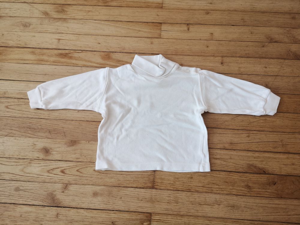 F 9 H (6) - 6 mois - Sous-pull blanc  Baby Club  0.5 Paris 13 (75)