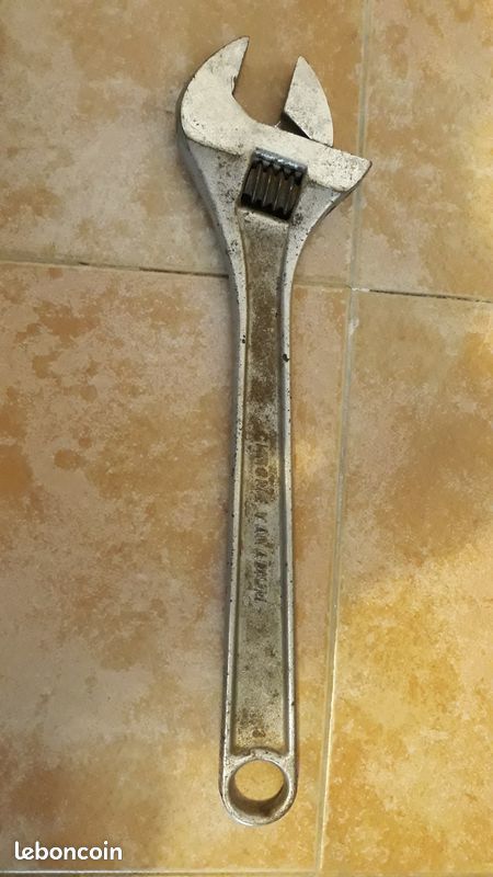 cle a molette SAM FRANCE
ST ETIENNE 
40 La Seyne-sur-Mer (83)