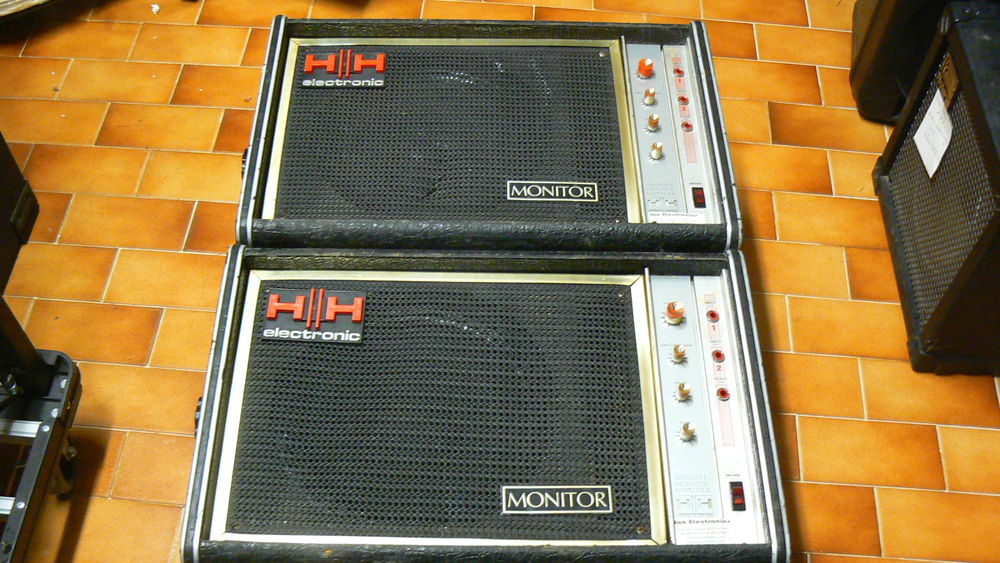 2 HH Monitors amplifi�s 100 Watt vintage 300 Mormoiron (84)