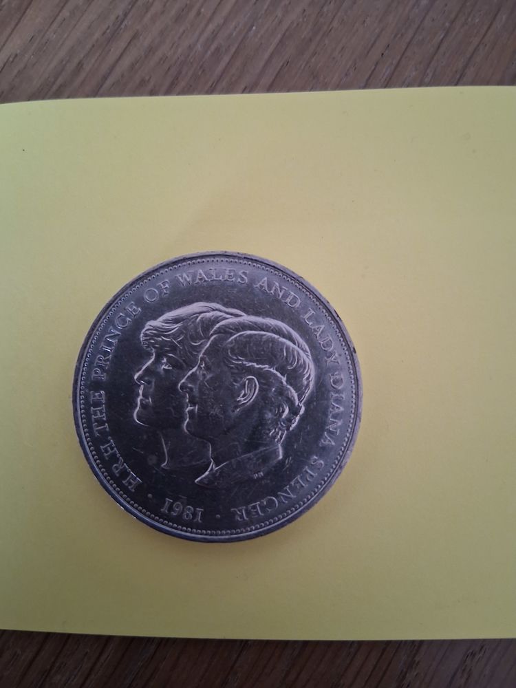 Monnaie commemorative  mariage du Prince Charles et de Diana 60 Saint-Beno�t (86)