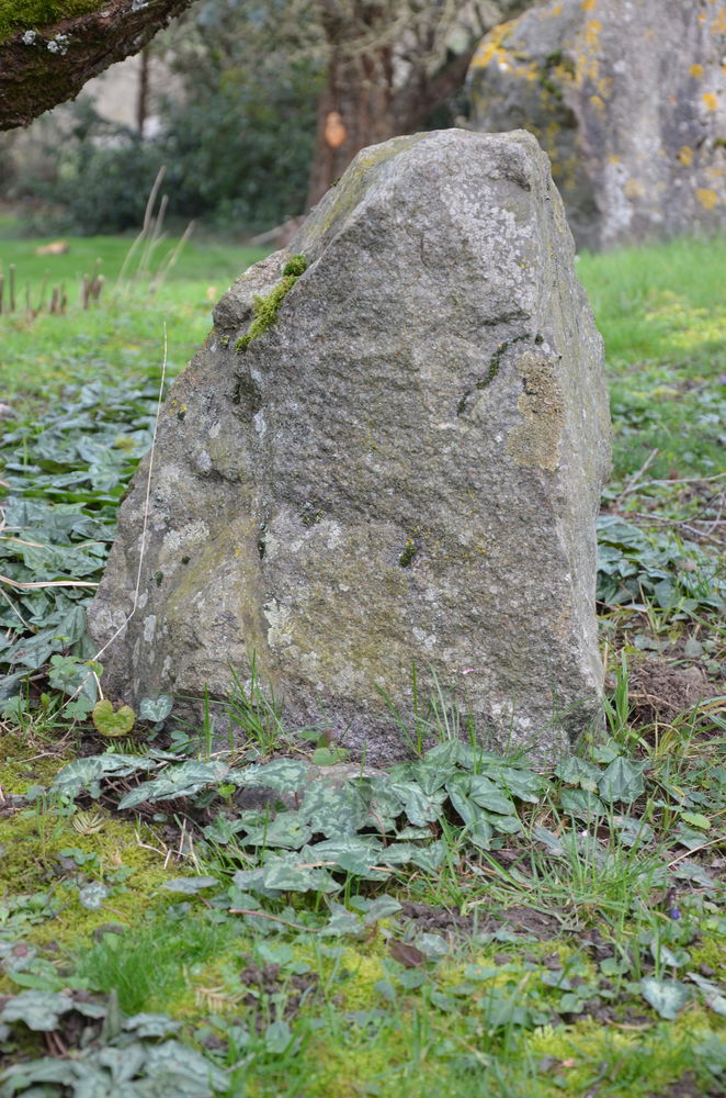 Monolithe Min�ral 180 Bourbon-l'Archambault (03)