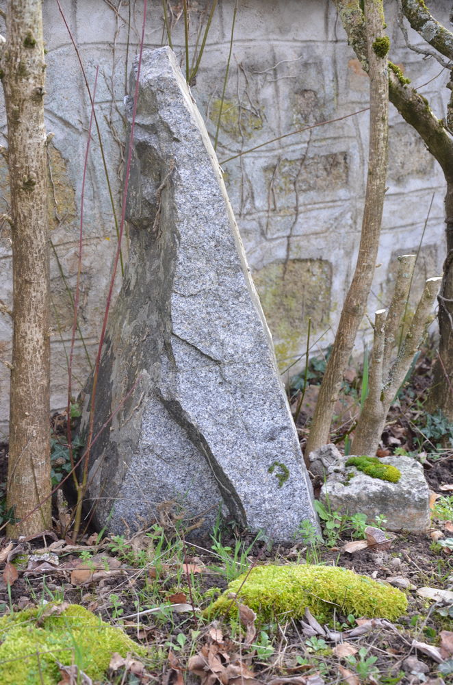 MONOLITHE MINERAL 180 Bourbon-l'Archambault (03)