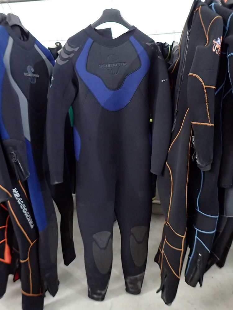 1 monopi�ce SCUBAPRO Everflex5  NEUVE 5mm  taille XXL 56  H 160 Tours (37)