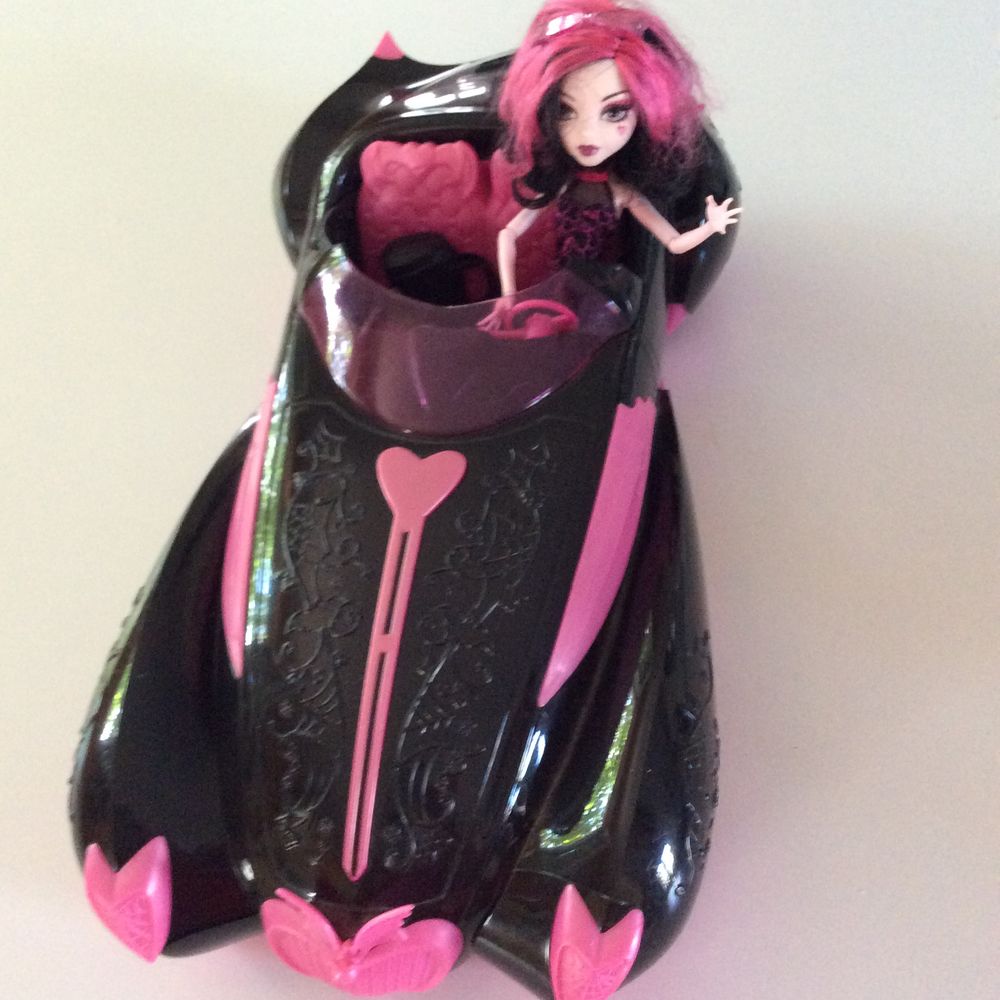 Monster High - Poup&eacute;e Draculaura et sa voiture Jeux / jouets