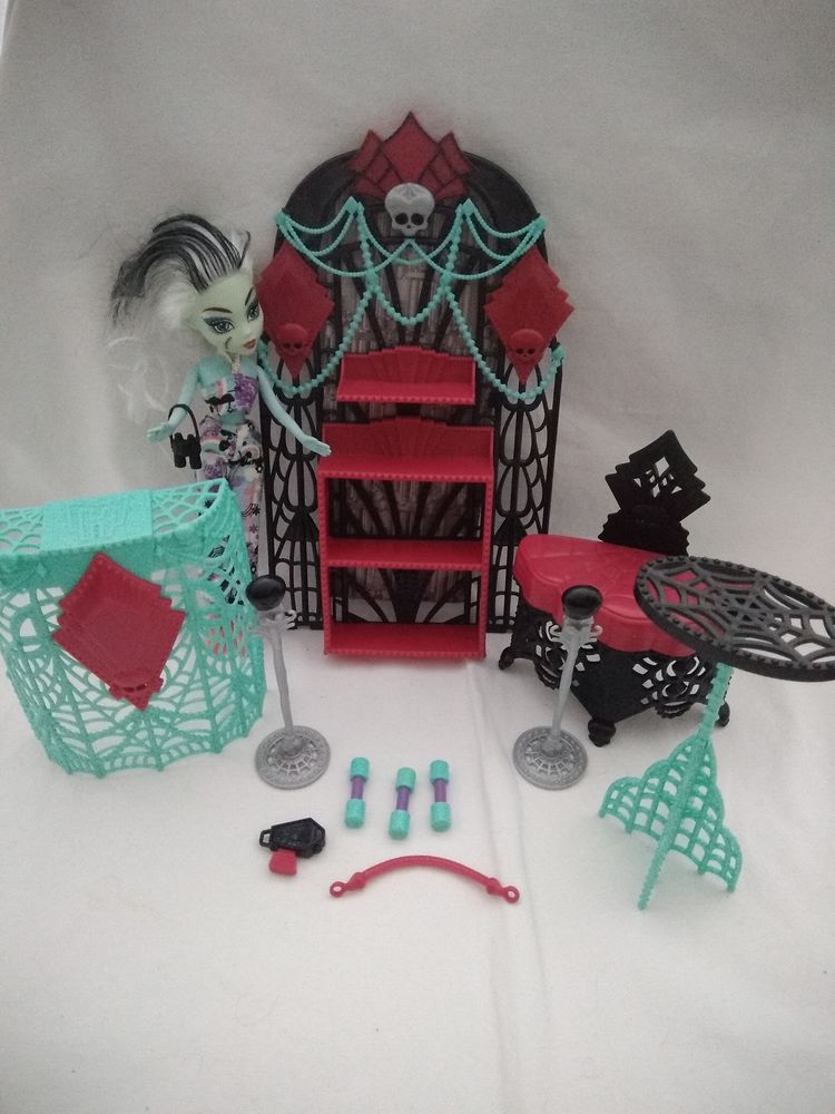 monster high 10 Le Ch�telet-en-Brie (77)