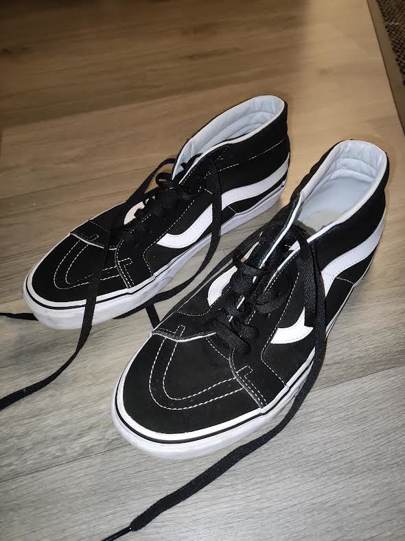 Montantes vans homme . 30 Saint-Julien-l�s-Metz (57)