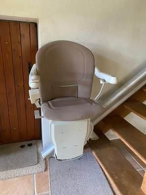 Monte-escalier Stannah Sofia (droit) ? 3,10 m ? Comme neuf 300 G�nis (24)