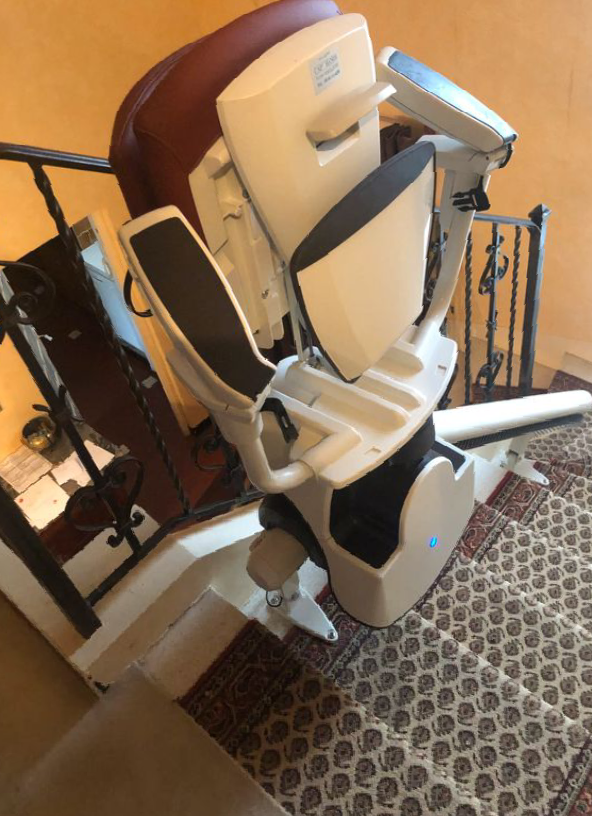 Monte-escalier Thyssenkrupp 1800 Villeneuve-d'Olmes (09)