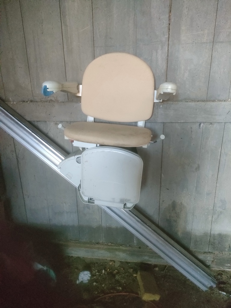 Montes-escaliers �lectrique avec si�ge beige 350 Gallardon (28)