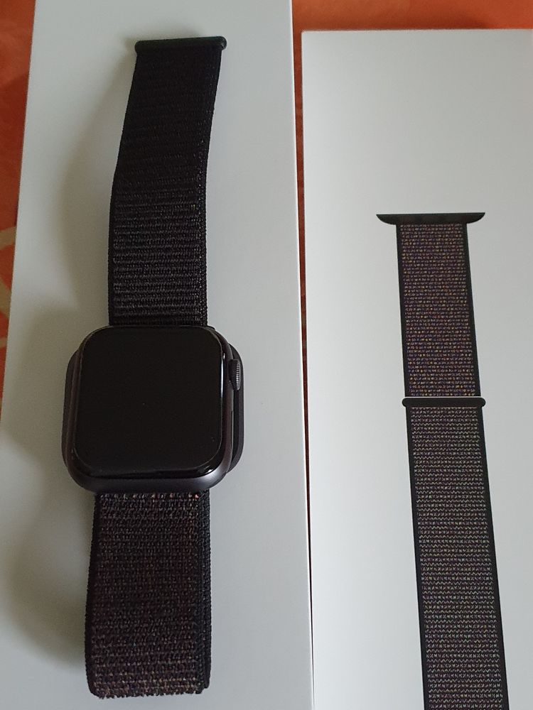 Montre apple watch serie 4 taille 44mm 
240 Cambrai (59)