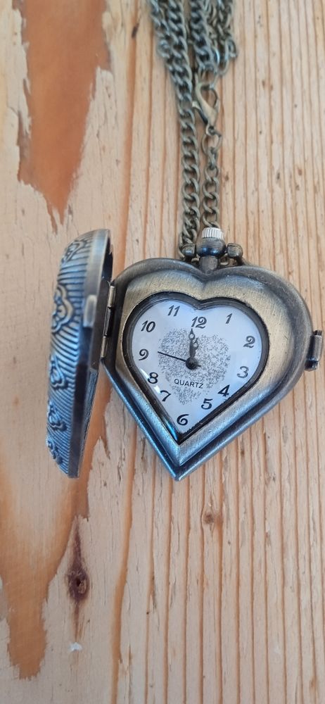 Montre coeur,neuve, tr�s belle. 38 Laudun-l'Ardoise (30)