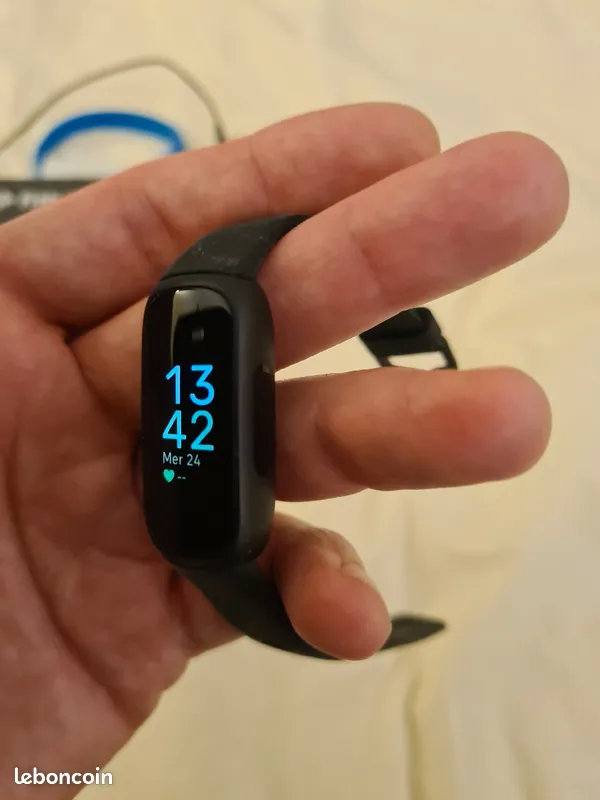 Montre connect�e Fitbit by Google 60 Rennes (35)