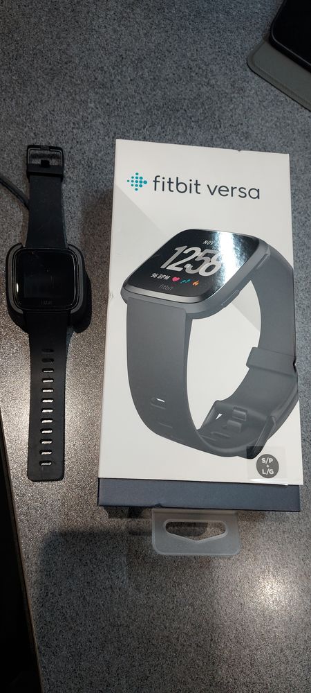 Montre connect�e Fitbit Versa - Noir 40 Villecresnes (94)
