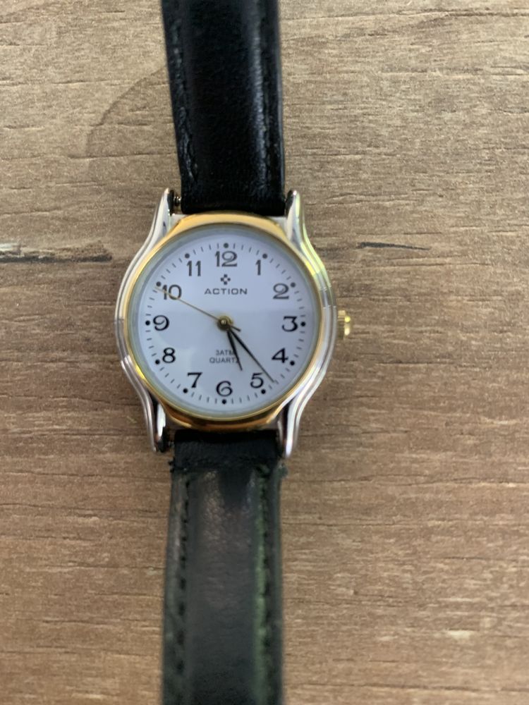 Montre femme Action satm � quartz    Stainless st 15 Saleilles (66)