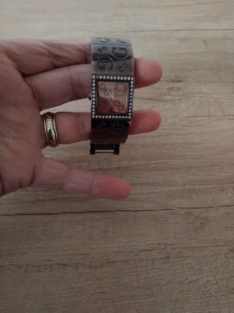 montre femme GUESS 0 Marseille 13 (13)