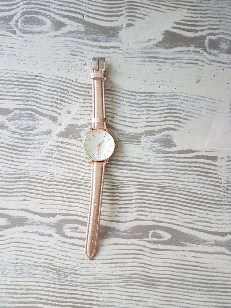 Montre femme et pile incluse 20 Nantes (44)